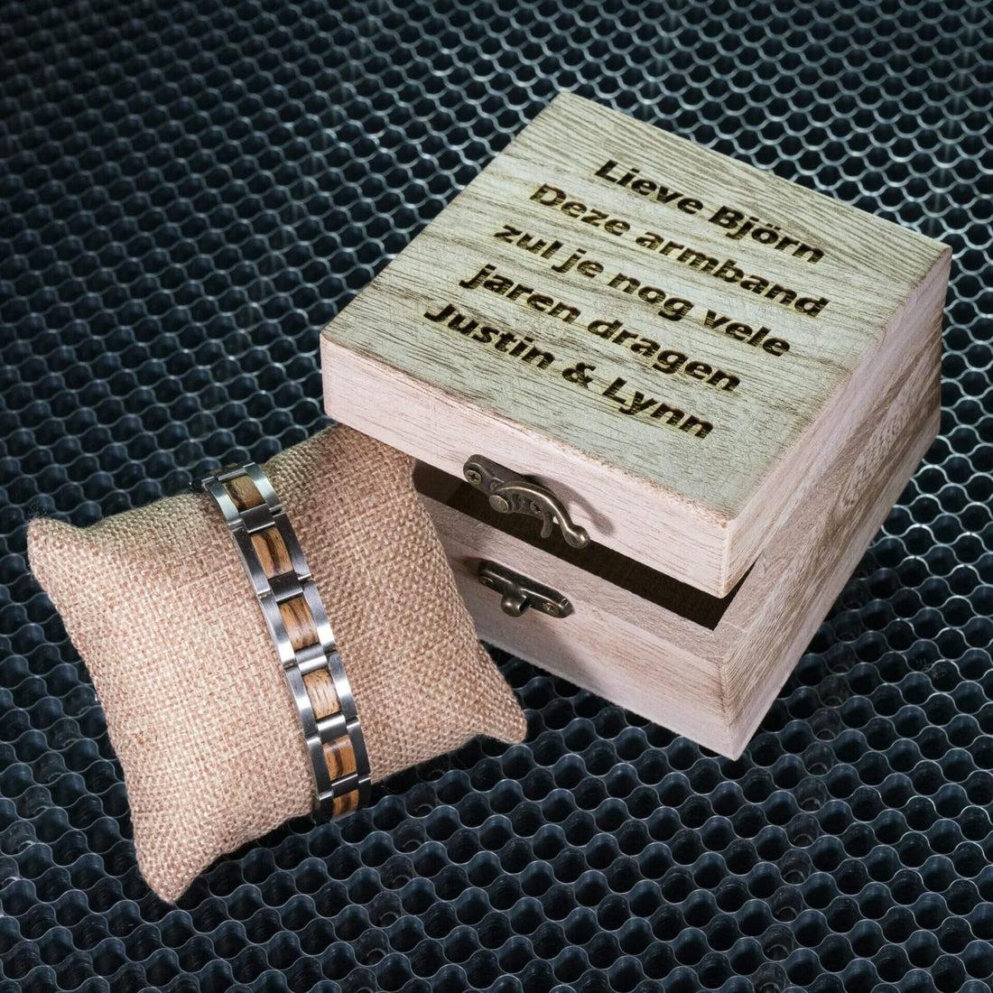 Personal wooden packaging + own text