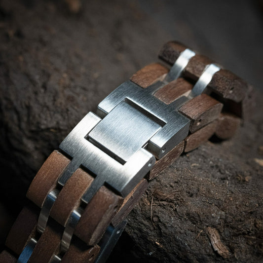 „Eigenes Gedicht auf Armbandgravur“ – Breites Holzarmband aus Edelstahl