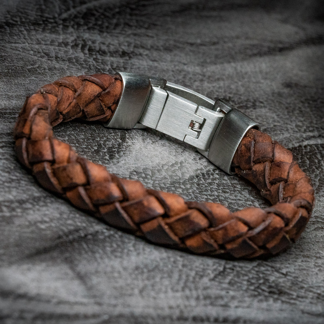 Engravable bracelet + Braided brown leather strap 'Endless Love'