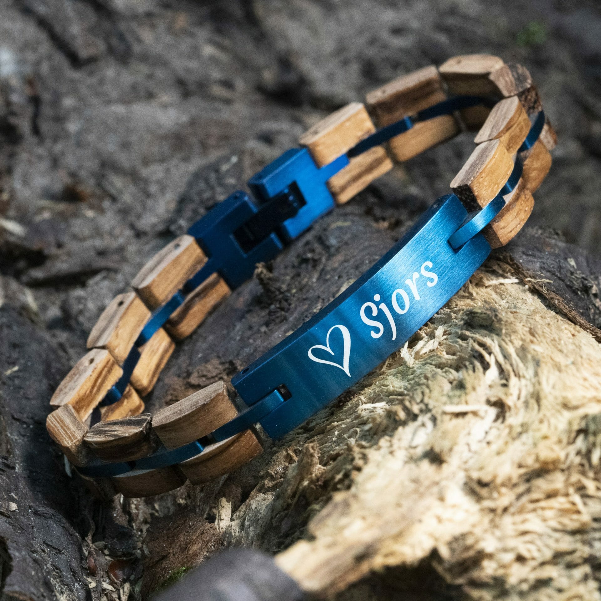 Own name engraving on blue TimberWood Wooden bracelet